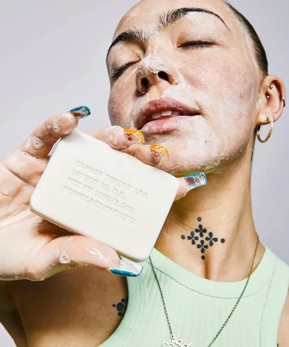 Carbon Theory - Exfoliating Cleansing Bar with Salicylic Acid & Shea Butter